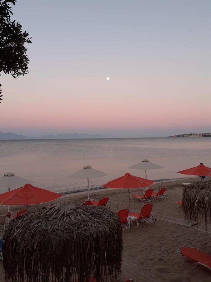 Coral Villas Kómboi Esterno foto