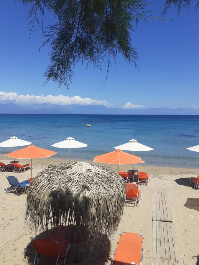 Coral Villas Kómboi Esterno foto
