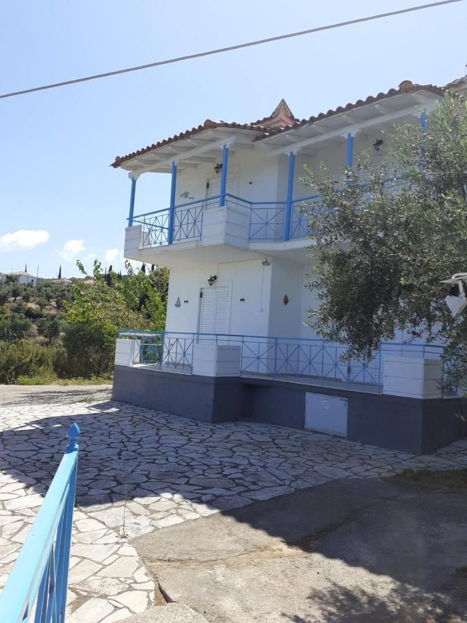 Coral Villas Kómboi Esterno foto