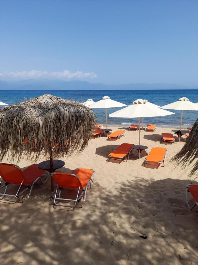 Coral Villas Kómboi Esterno foto