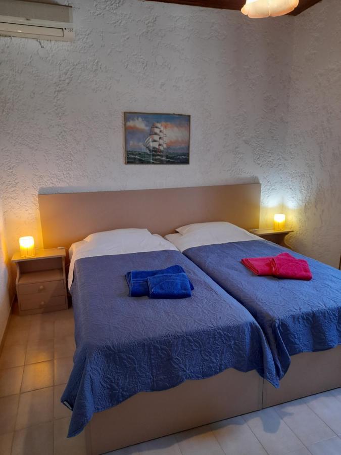 Coral Villas Kómboi Esterno foto