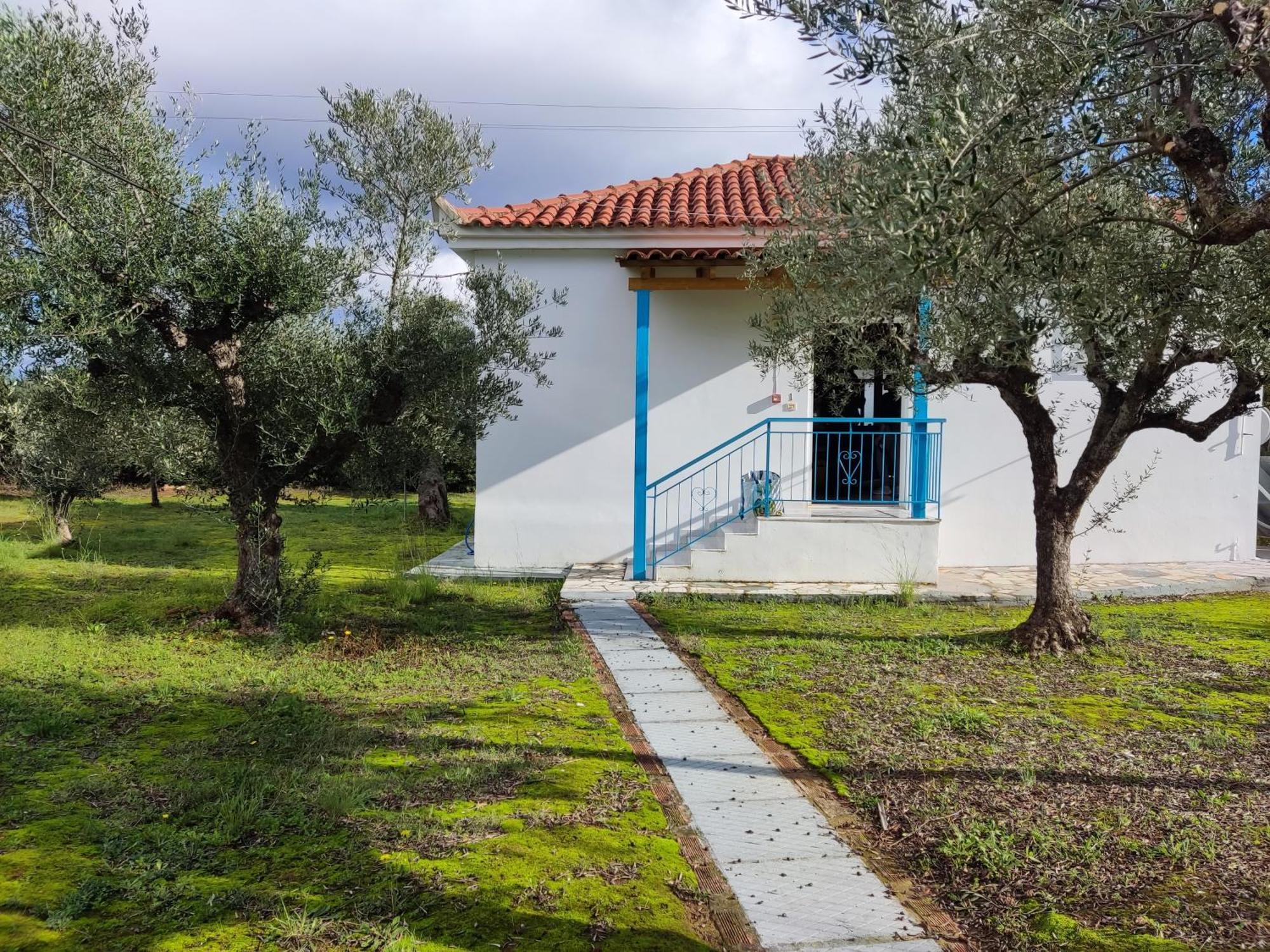Coral Villas Kómboi Esterno foto