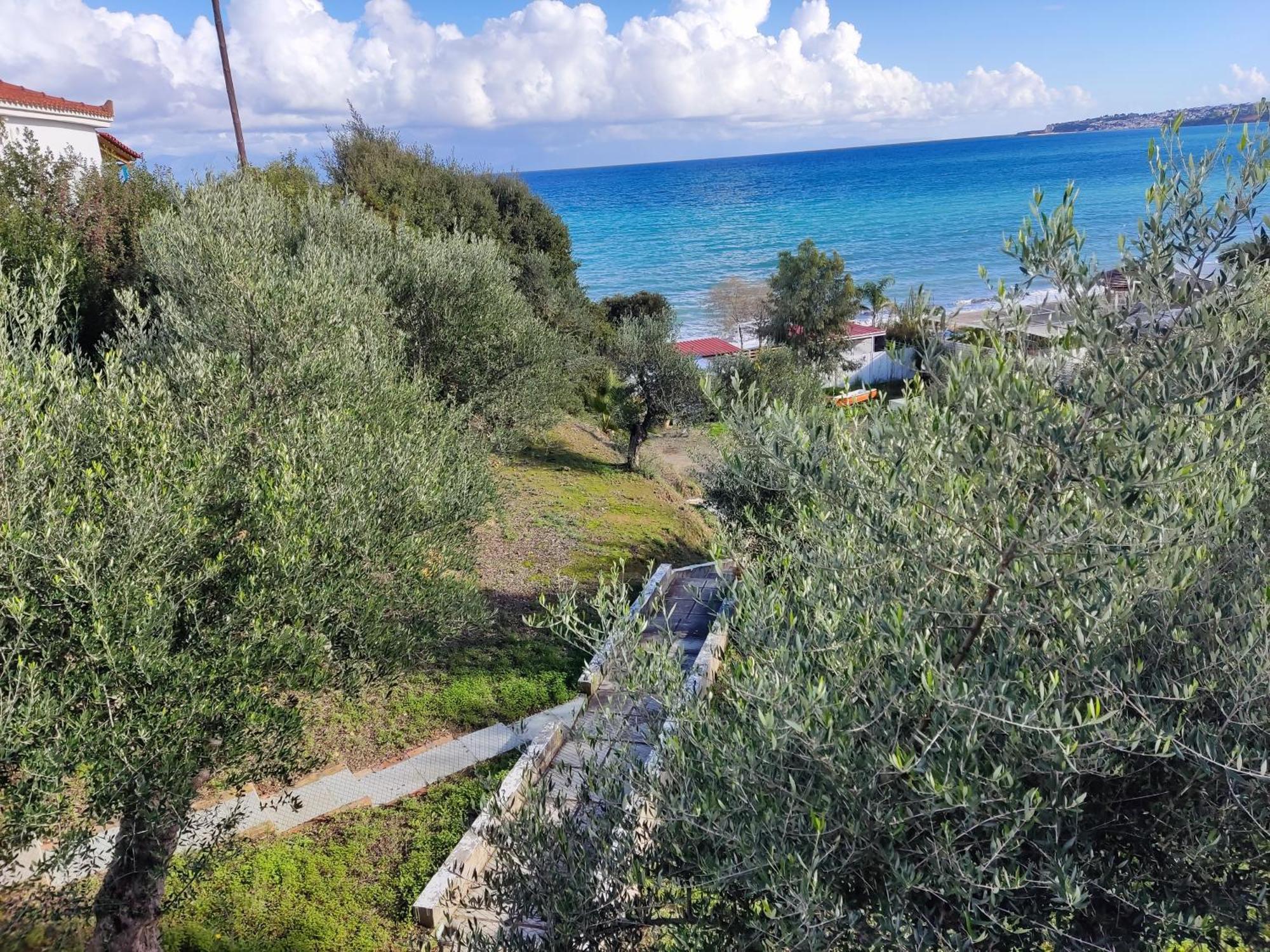Coral Villas Kómboi Esterno foto