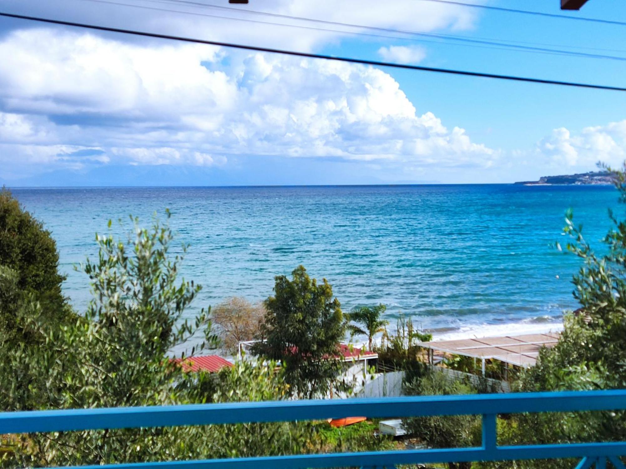 Coral Villas Kómboi Esterno foto