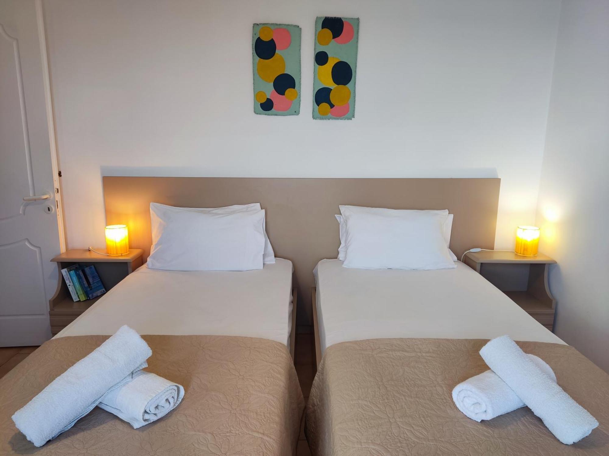 Coral Villas Kómboi Esterno foto