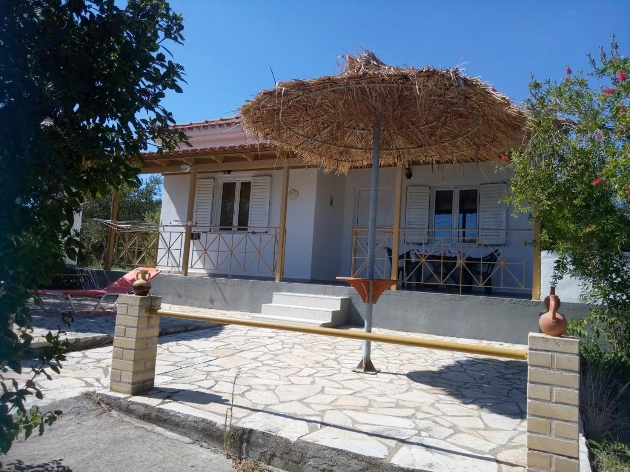 Coral Villas Kómboi Esterno foto