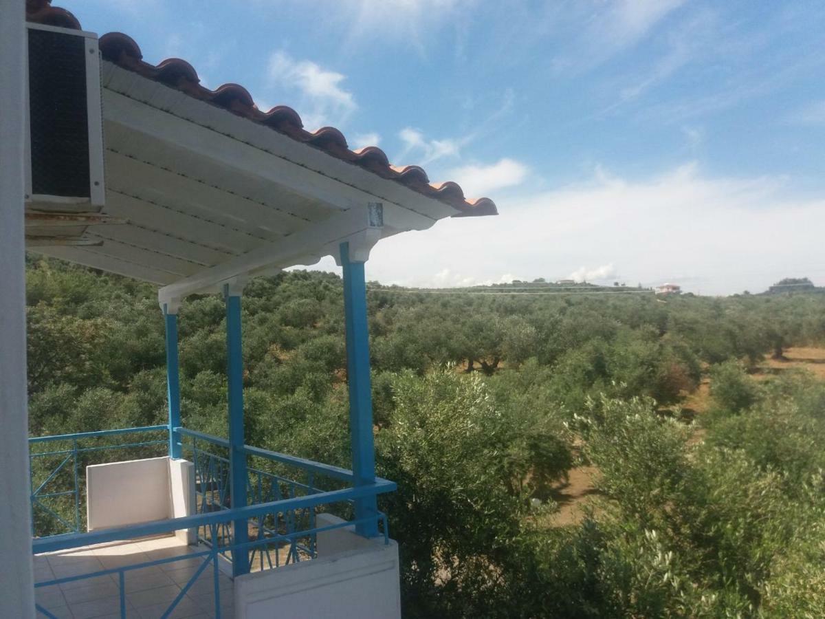 Coral Villas Kómboi Esterno foto