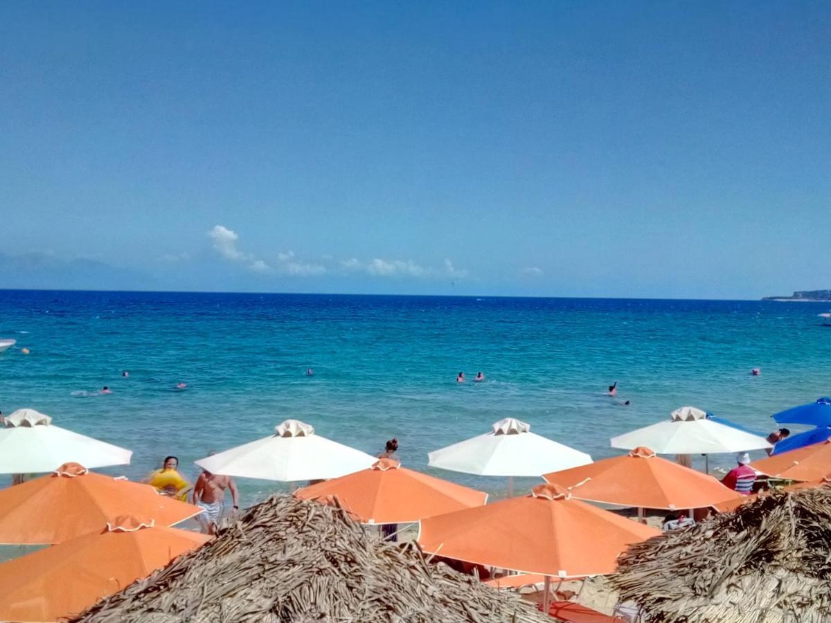 Coral Villas Kómboi Esterno foto